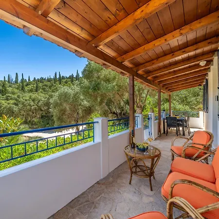 Beachfront Casa Floisvos 펜션