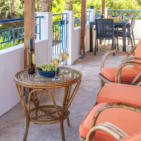 Beachfront Casa Floisvos 펜션