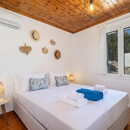 Beachfront Casa Floisvos