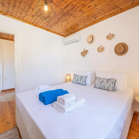 Beachfront Casa Floisvos 피스카던
