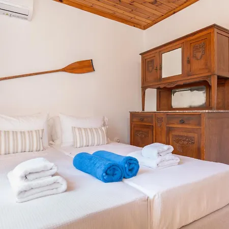 Beachfront Casa Floisvos 피스카던